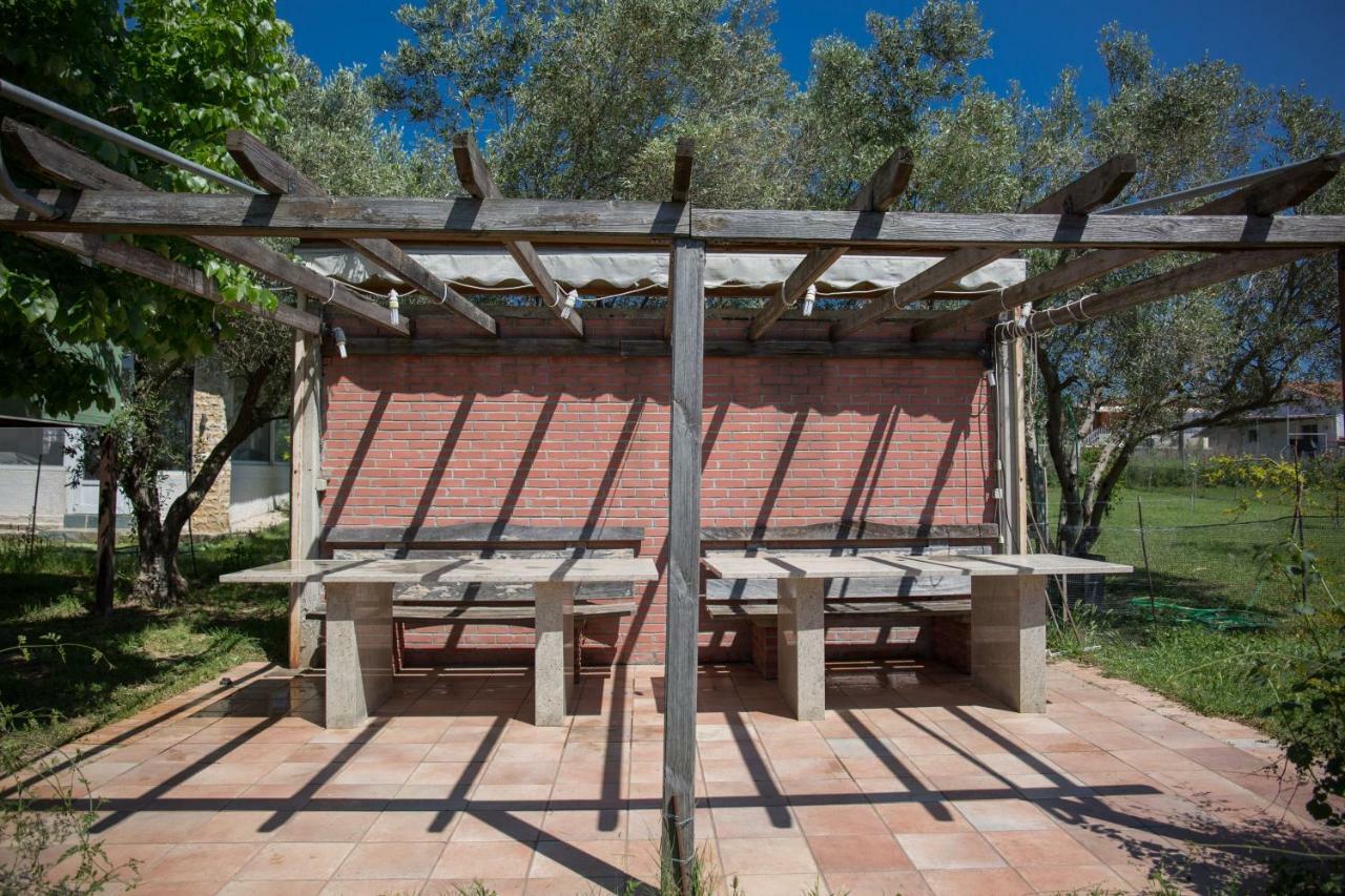 Rural Private Pool, Bbq, Court ,20' Airport * Nea Kallikrateia