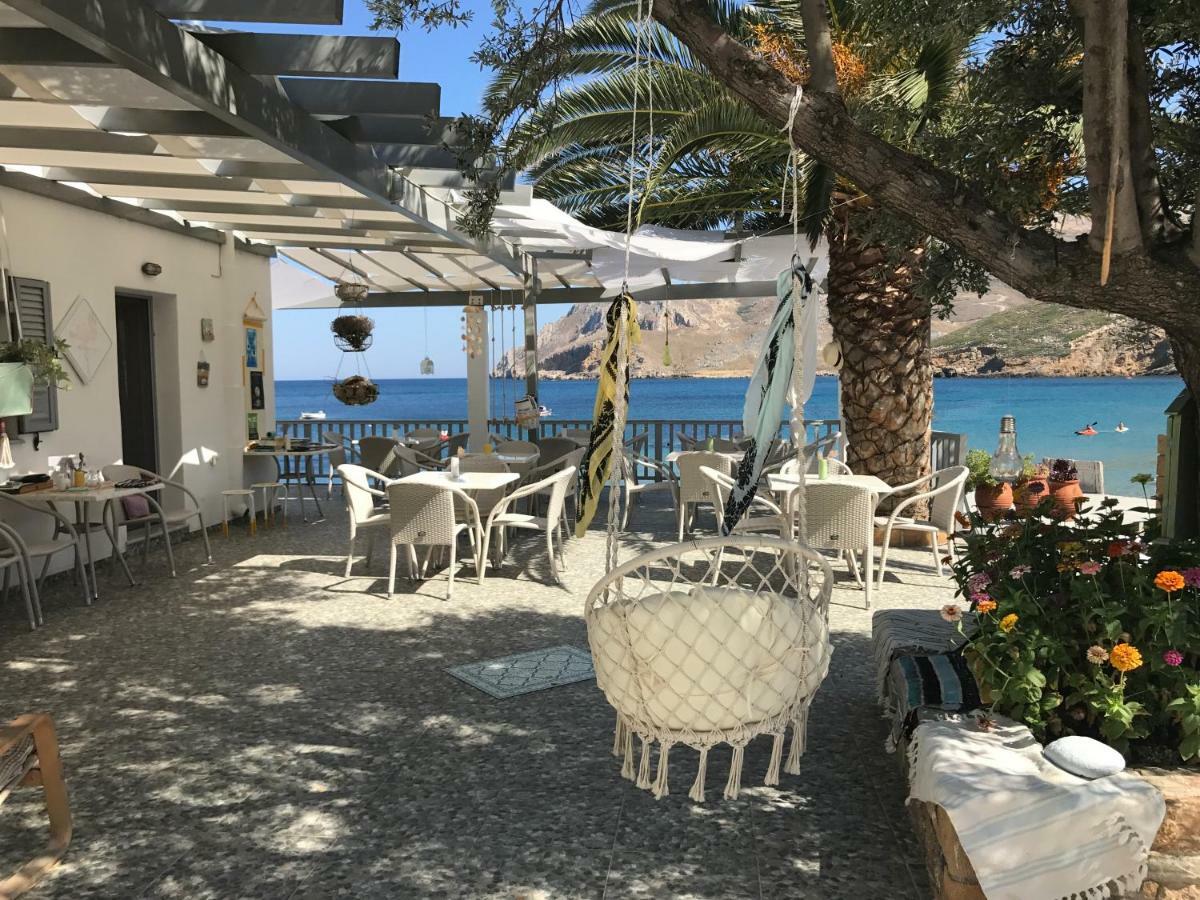 τo κamari * Skyros