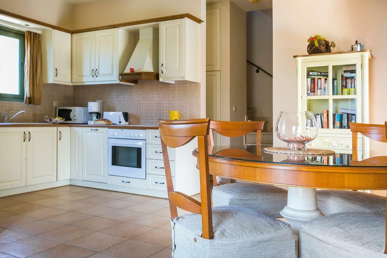 Thelxis Villa *