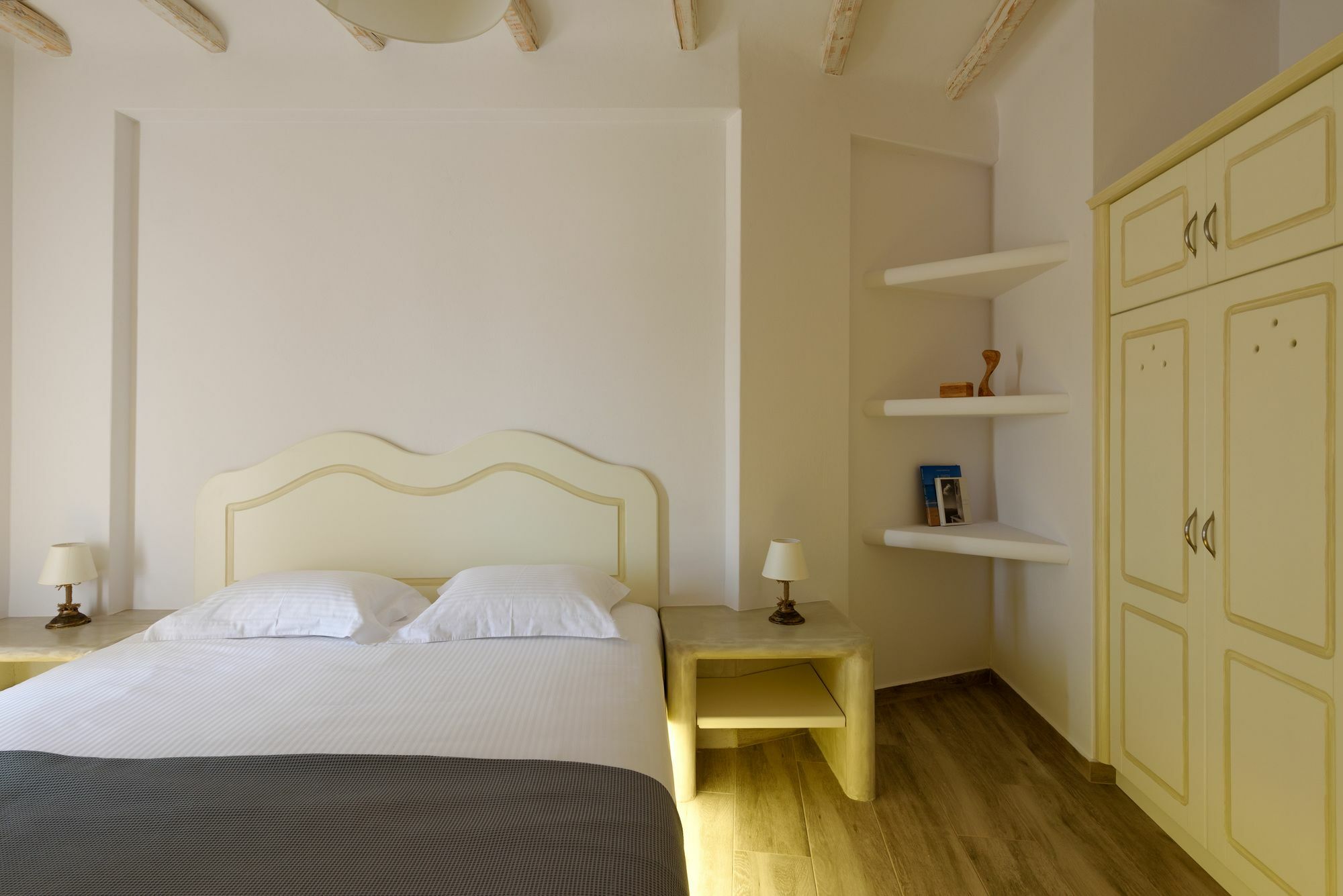 Ikies Santo Filoxenia Apartment
