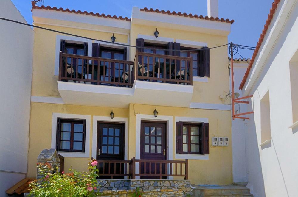 Achinos And Maisonettes *