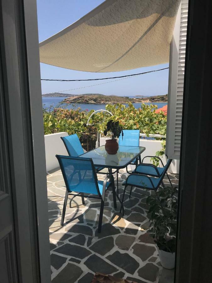 Blue Island Apartment *