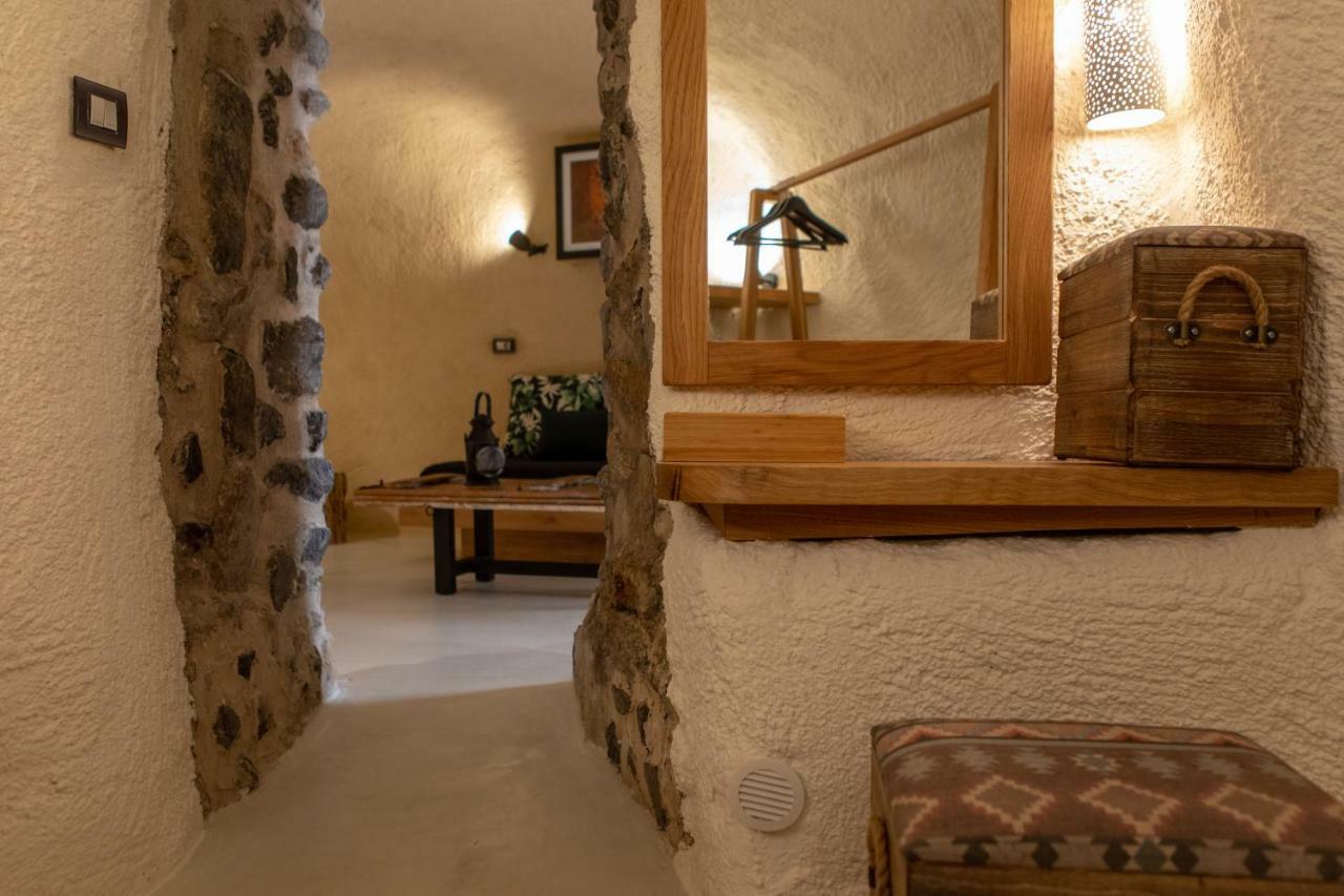 Nalas * Emporio (Santorini)