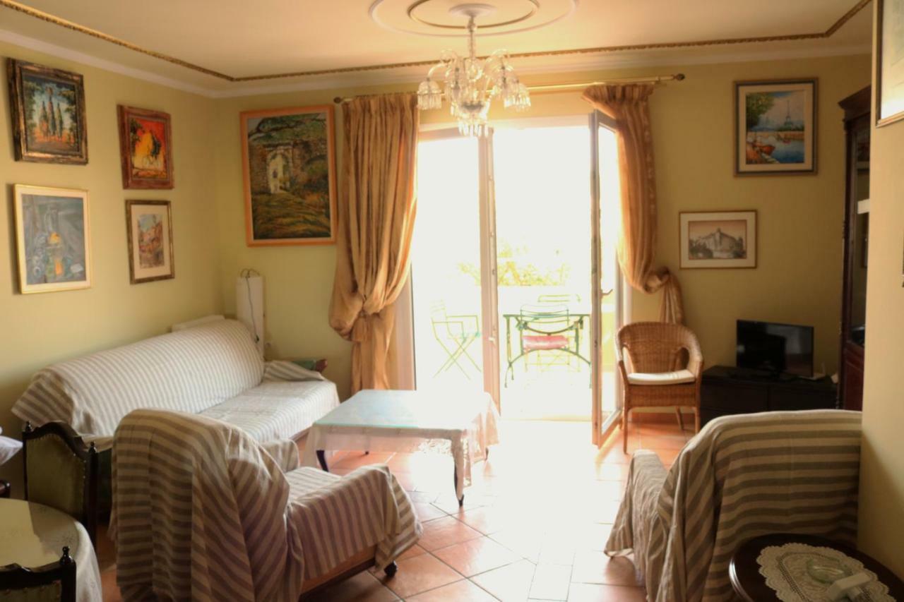 Mon Repos Two Floor Apartment *