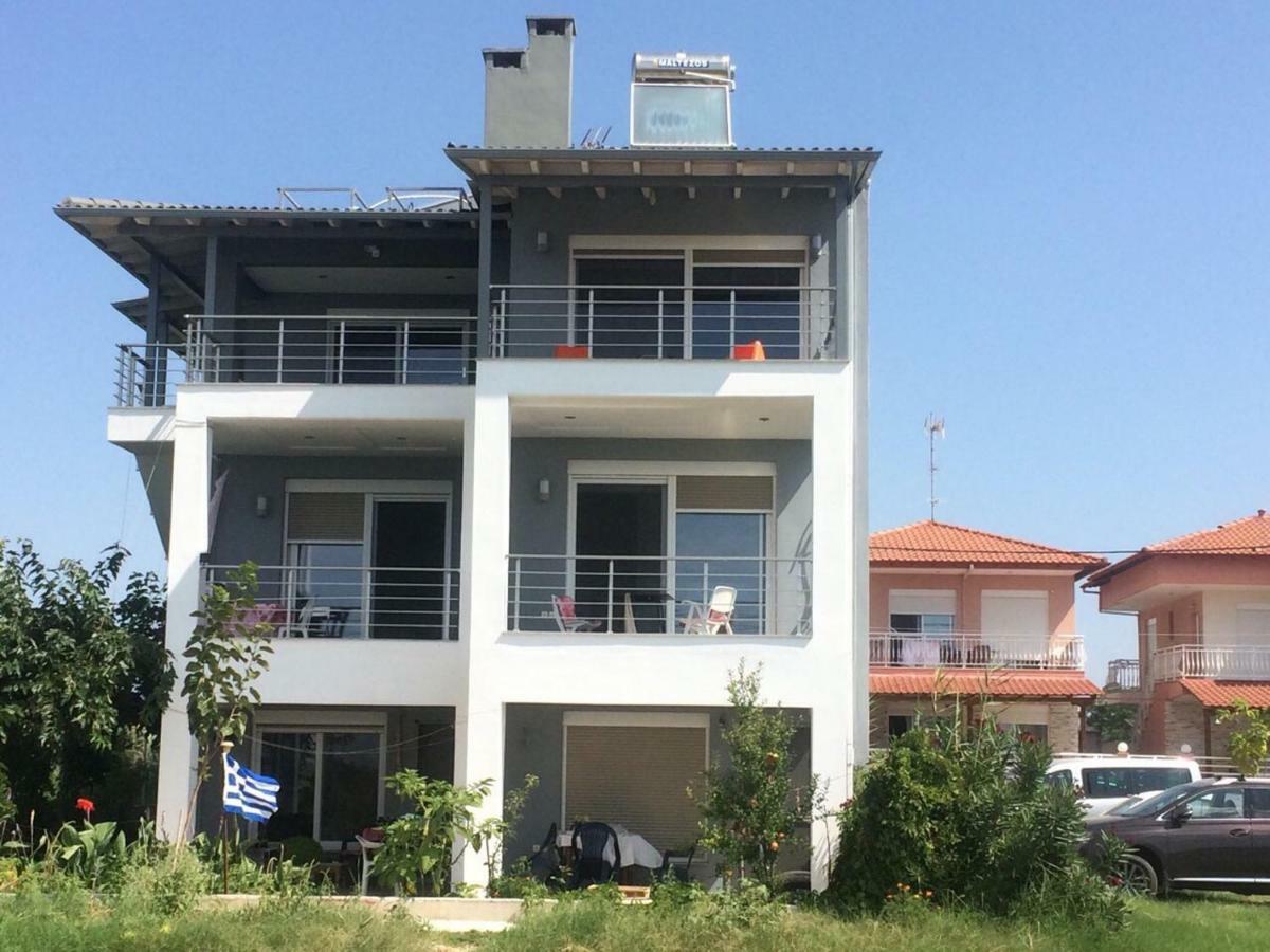 To Sea Paralia Dionysiou