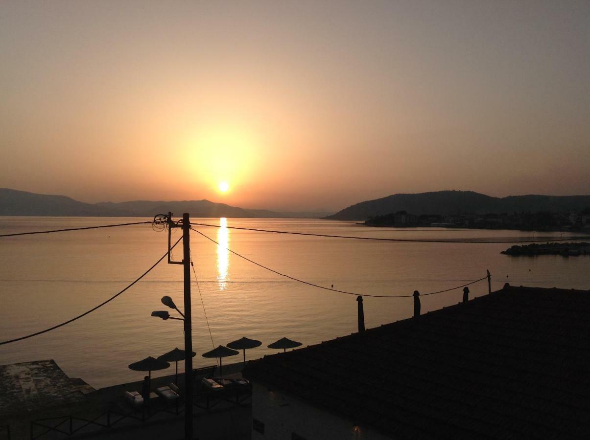 Filippos Apartments: Seaside Panoramic Views *