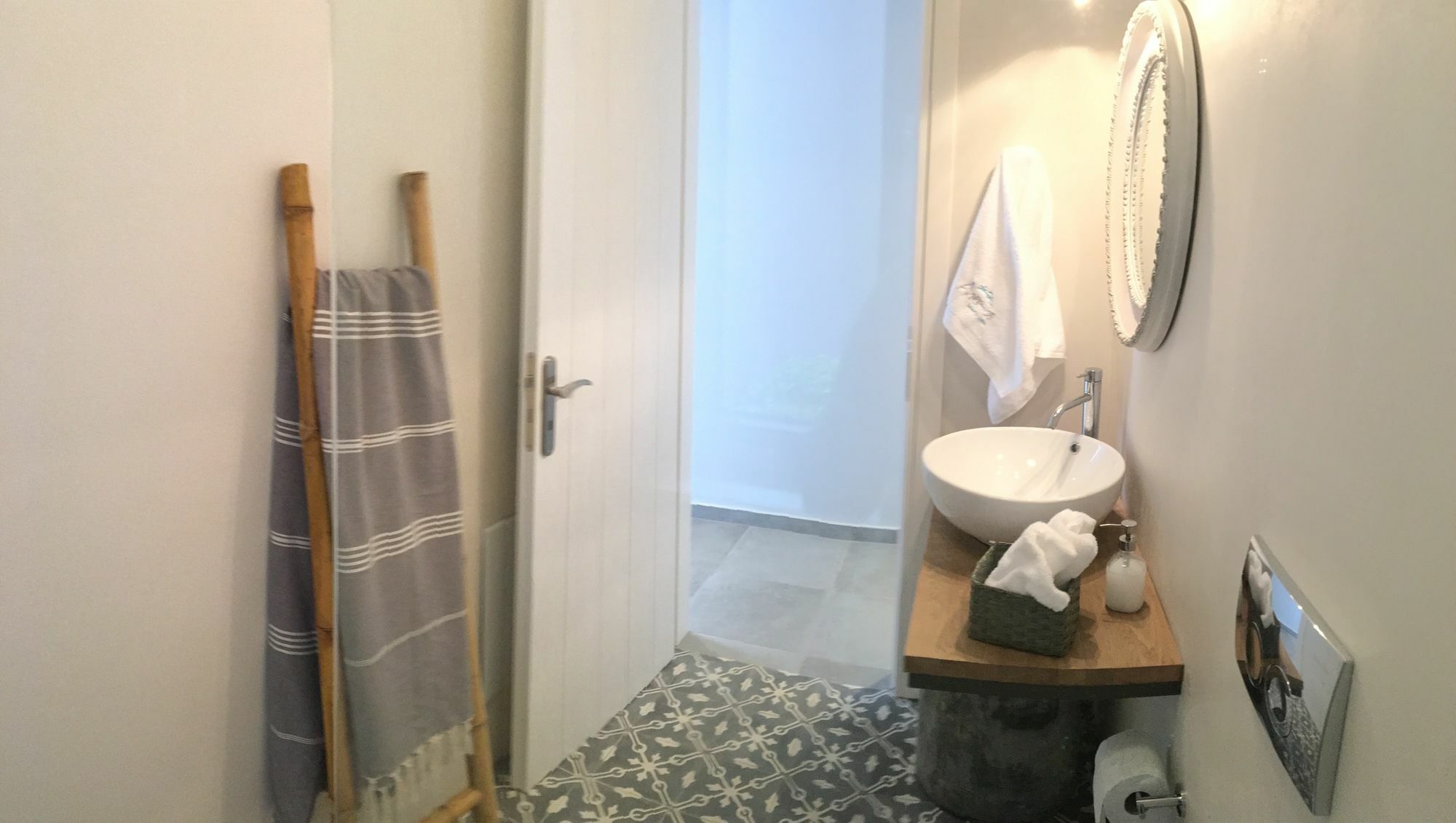 Anemos Luxury Apartment