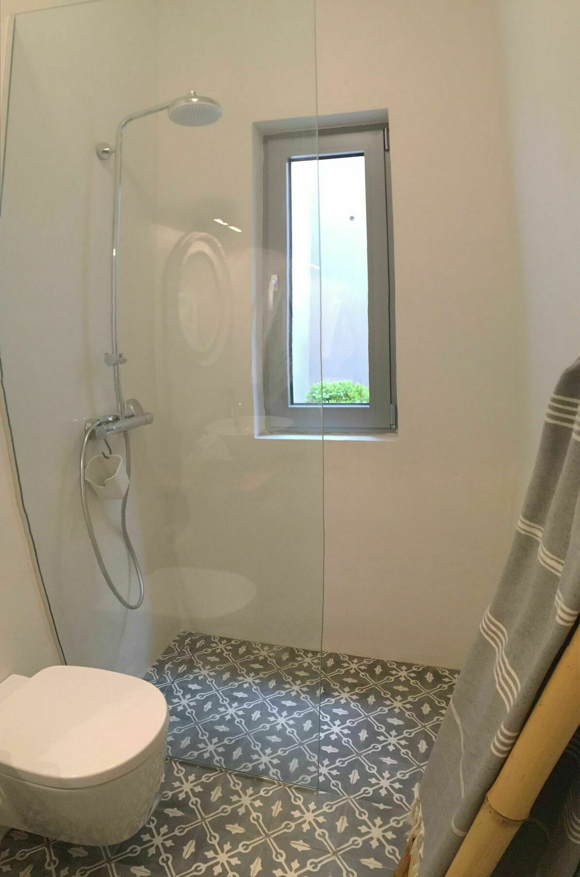 Anemos Luxury Pondi