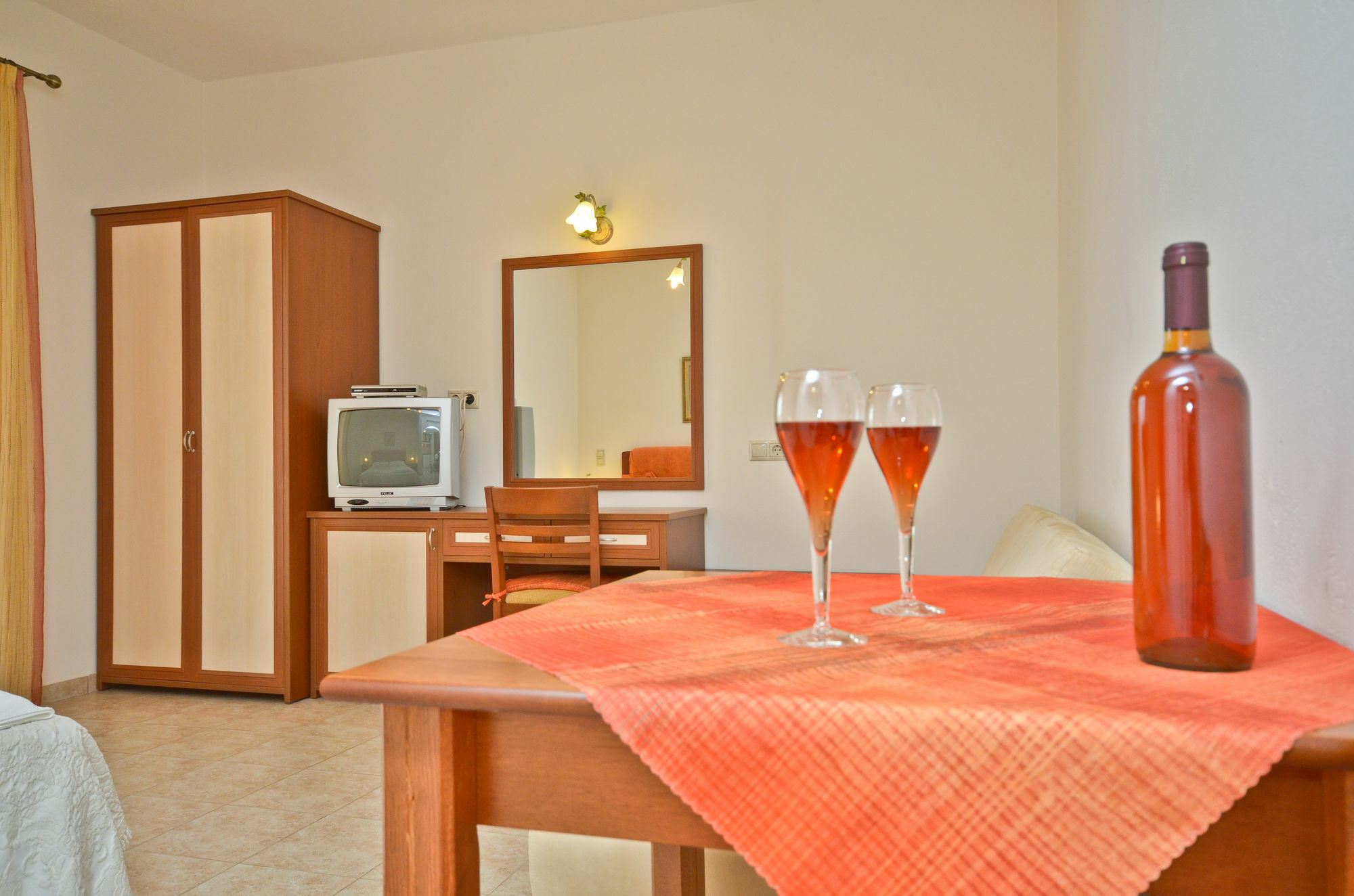 Anthi Aparthotel 3*