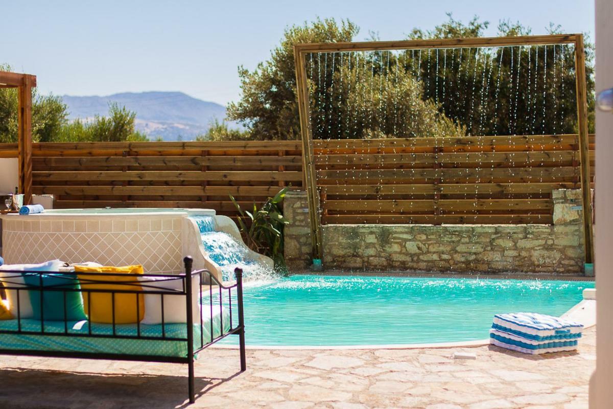 Aestas Residence, Refined Summer Retreat With Pool, By Thinkvilla Villa