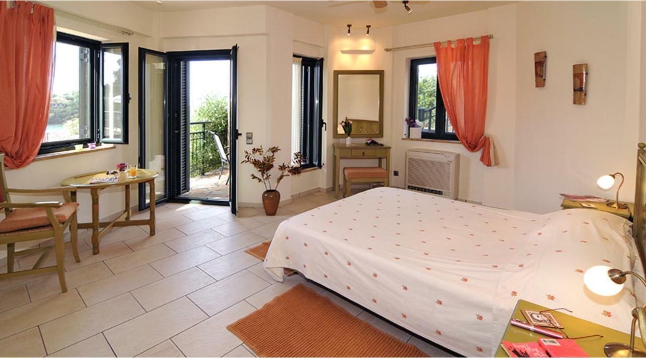 Kalogria Villa *
