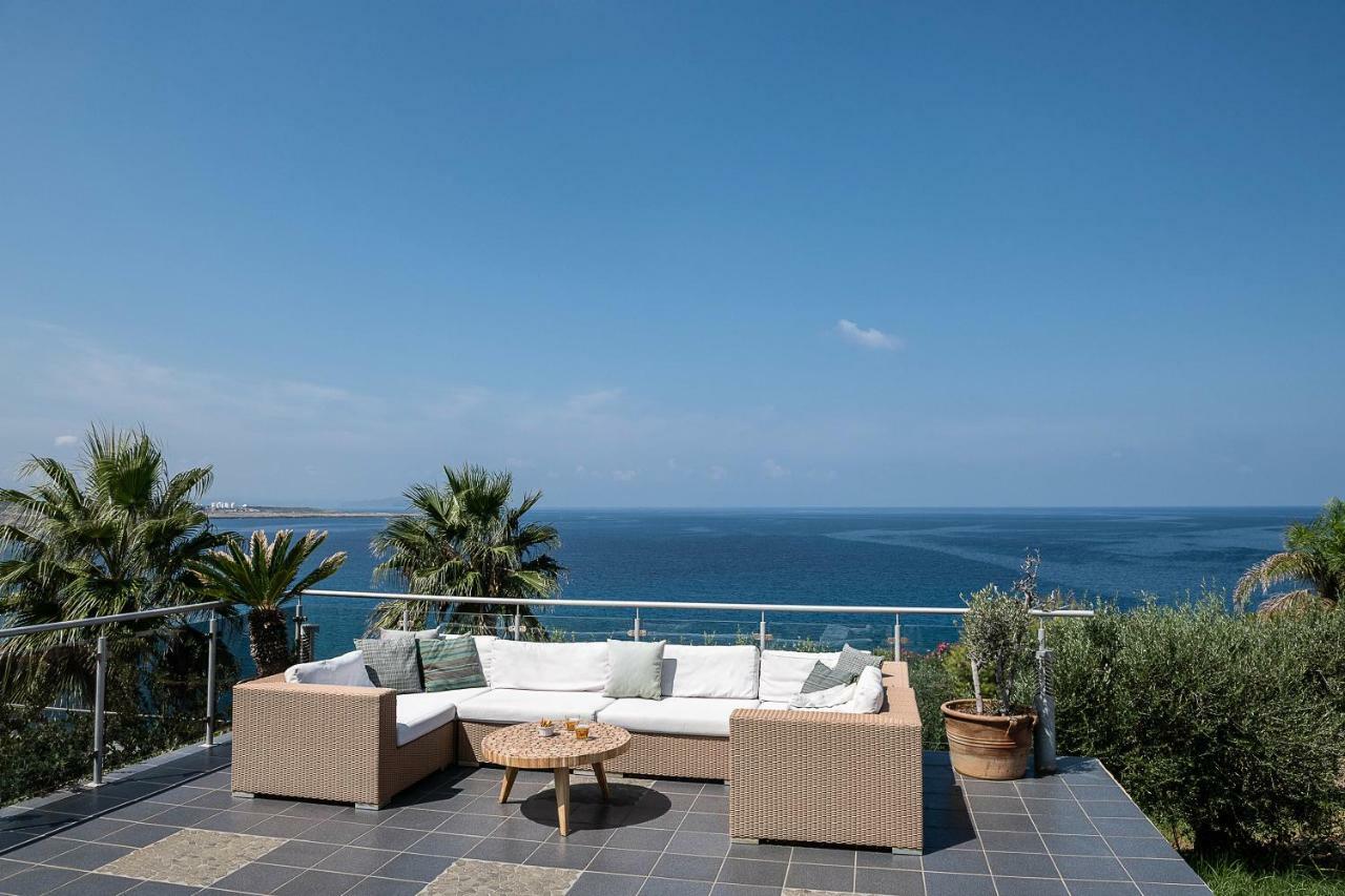 Emilia Front Sea Villa *