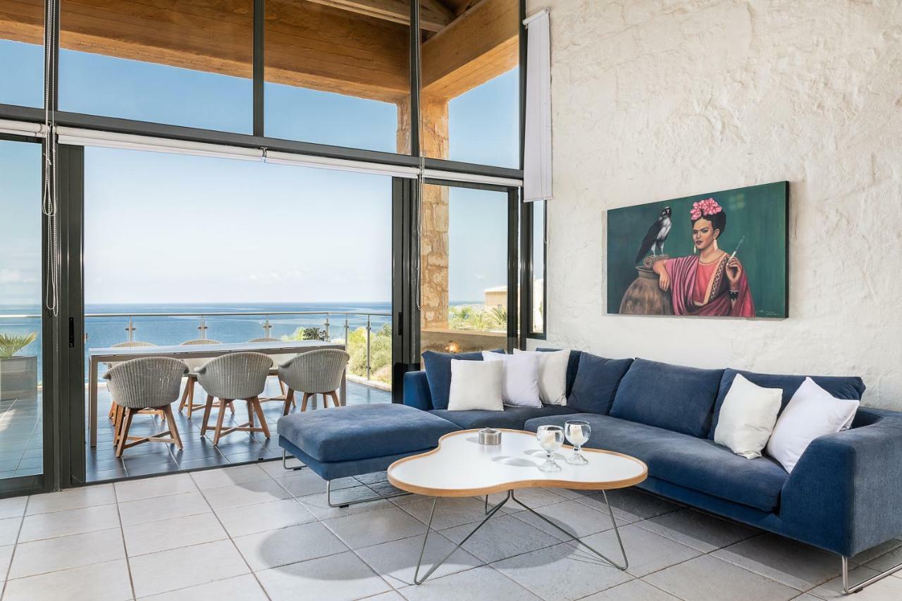 Emilia Front Sea Villa *
