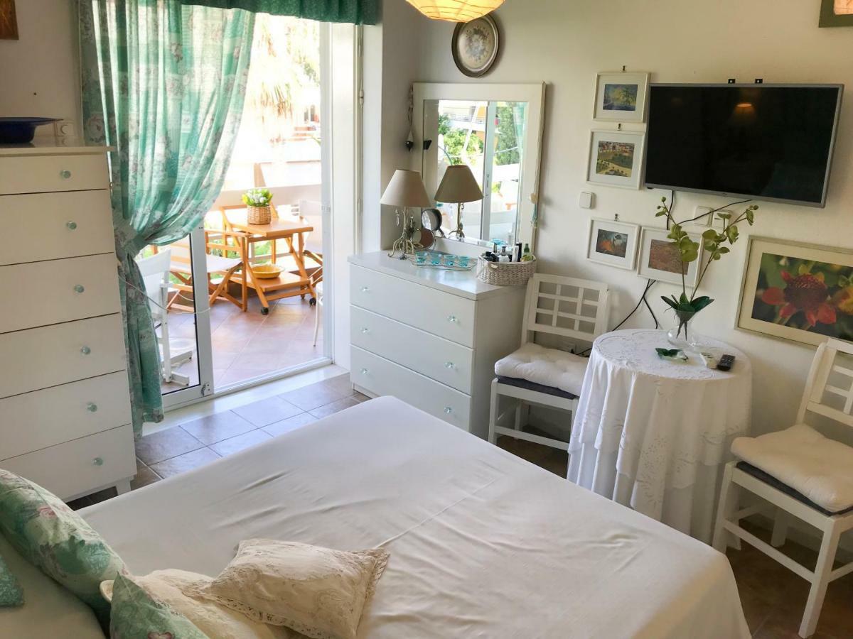 Kerry's Cosy Vari (Attica)