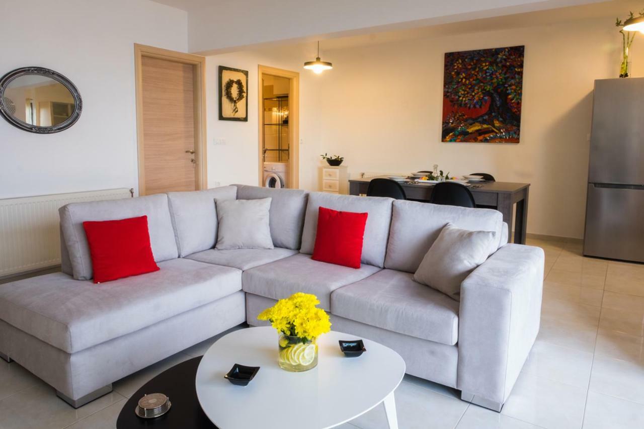 Holy Paraskevi Apartment *