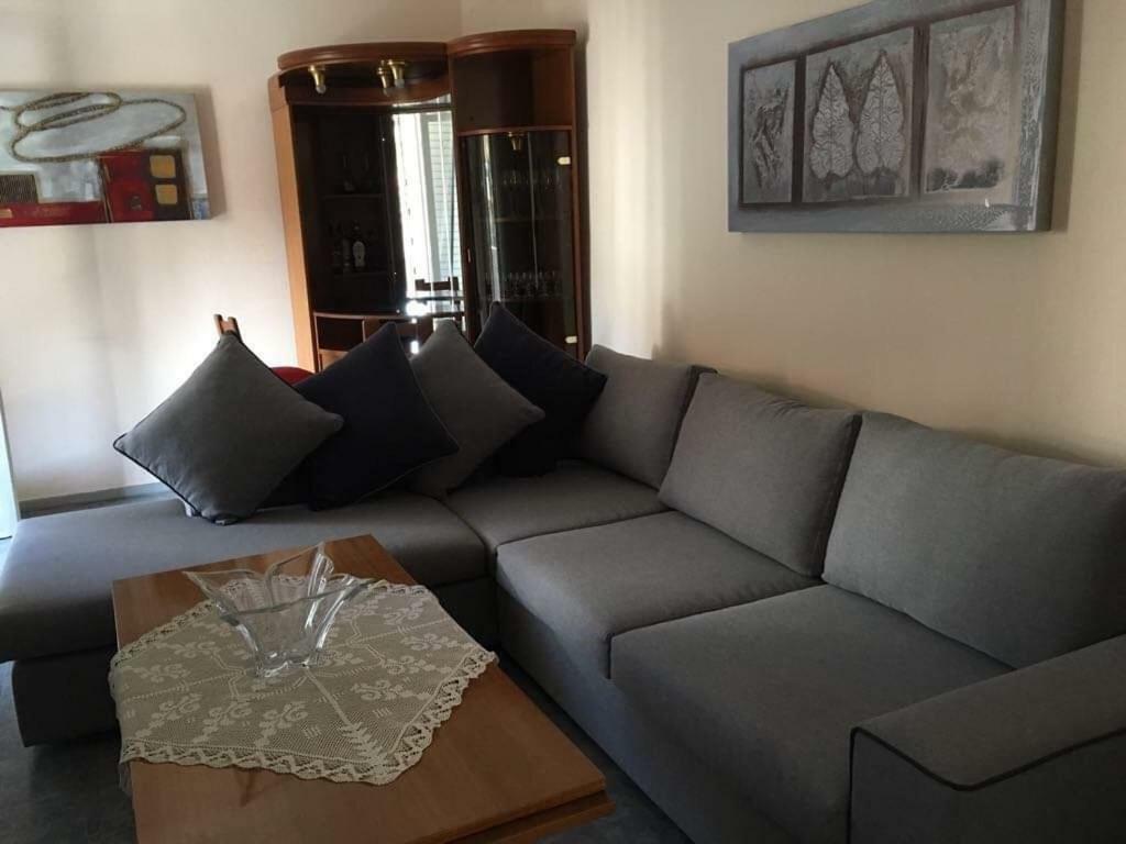 30 Amynta Apartment