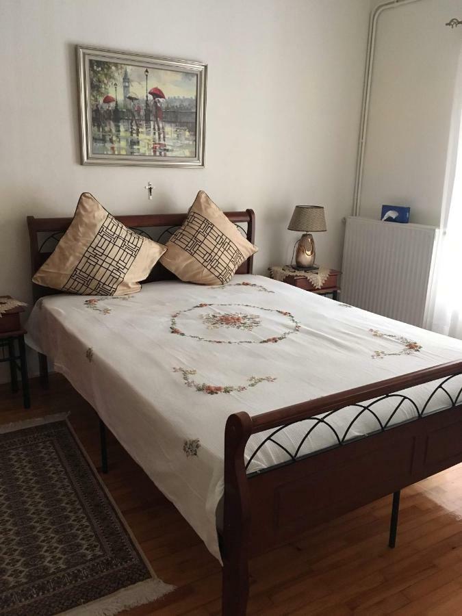 30 Amynta Apartment
