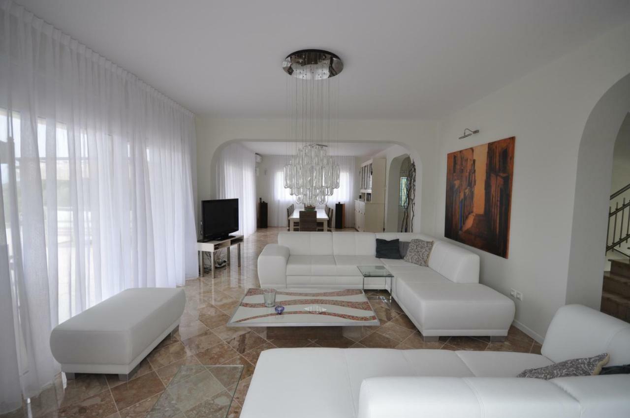 Villa Luxe Livadia, 10 Personen