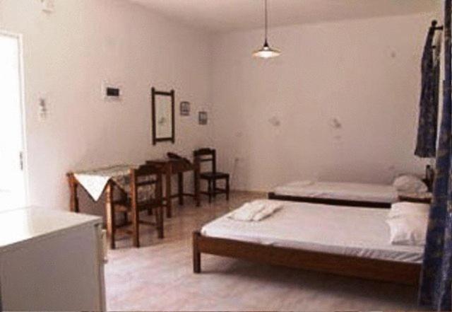 Aparthotel Amfitrion Vari (Syros)