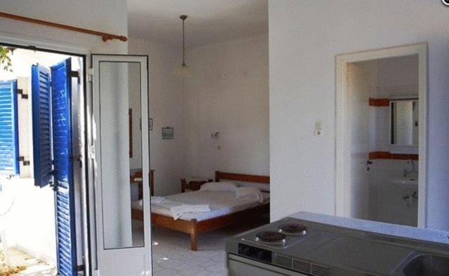 Amfitrion Aparthotel Vari (Syros)