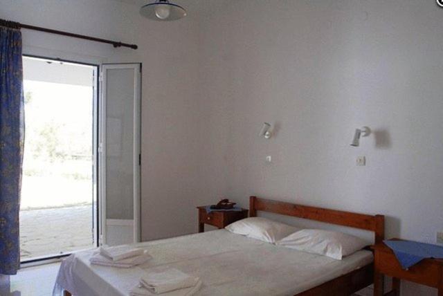 Aparthotel Amfitrion Vari (Syros)