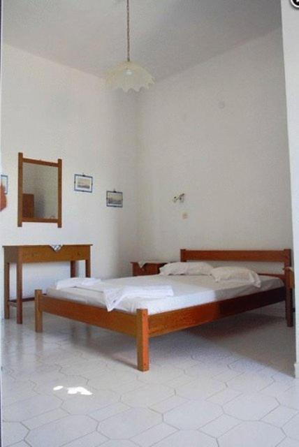 Amfitrion Vari (Syros)