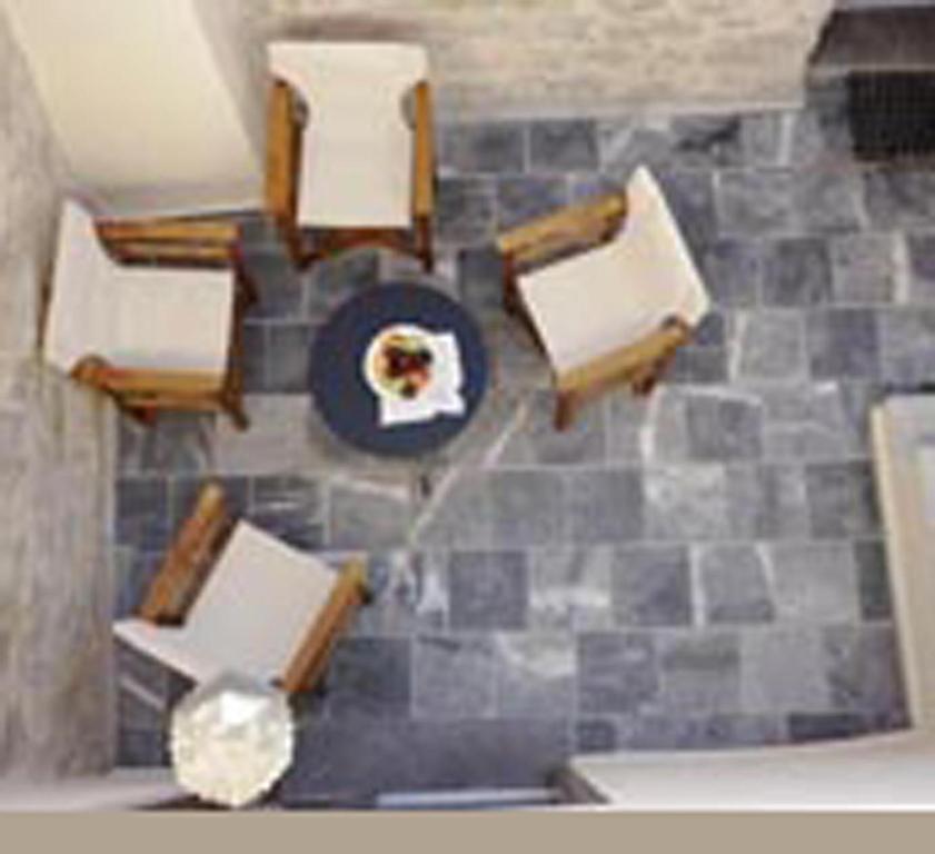 Traditional Ianthe Hotel