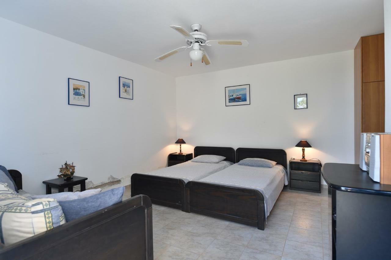 Sophia Paros - Beachfront At Lolantonis Villa