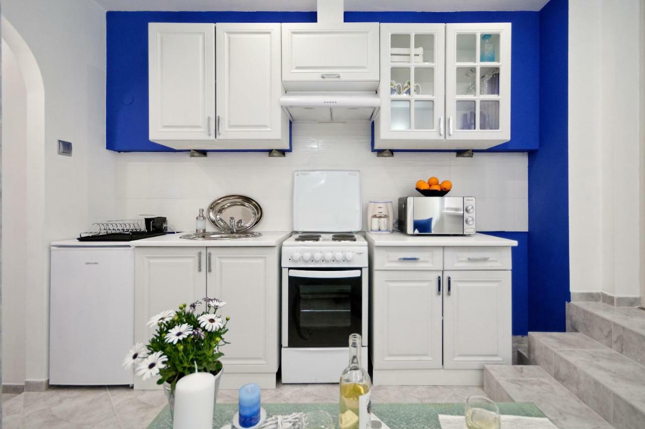 Santorini Style In Athens, Greece Apartment