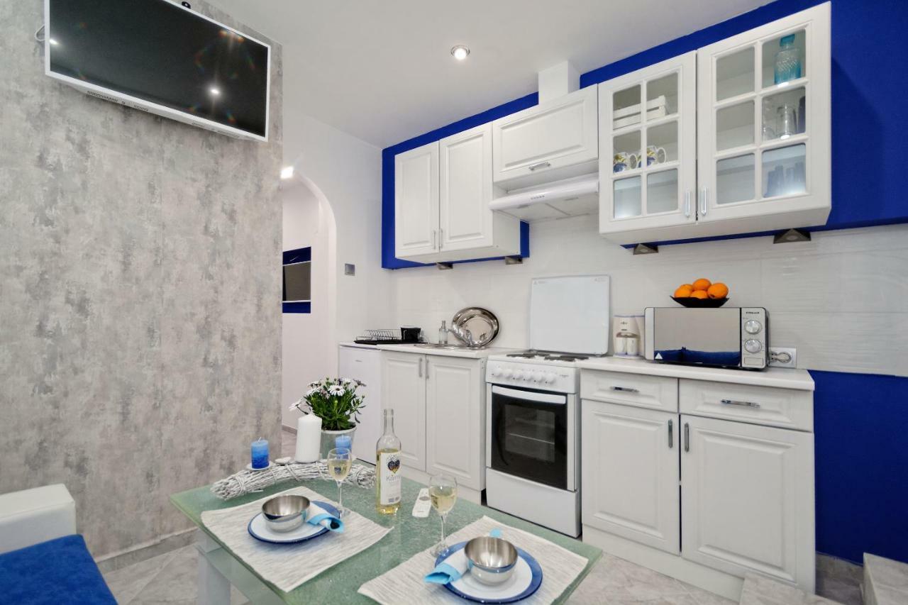 Santorini Style In Athens, Greece Apartment *