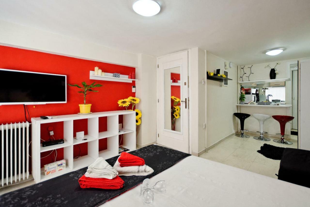 Santorini Style In Athens, Greece Apartment