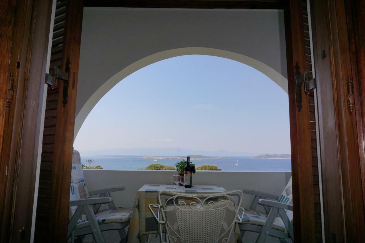 Elizabeth Athos Holiday home *