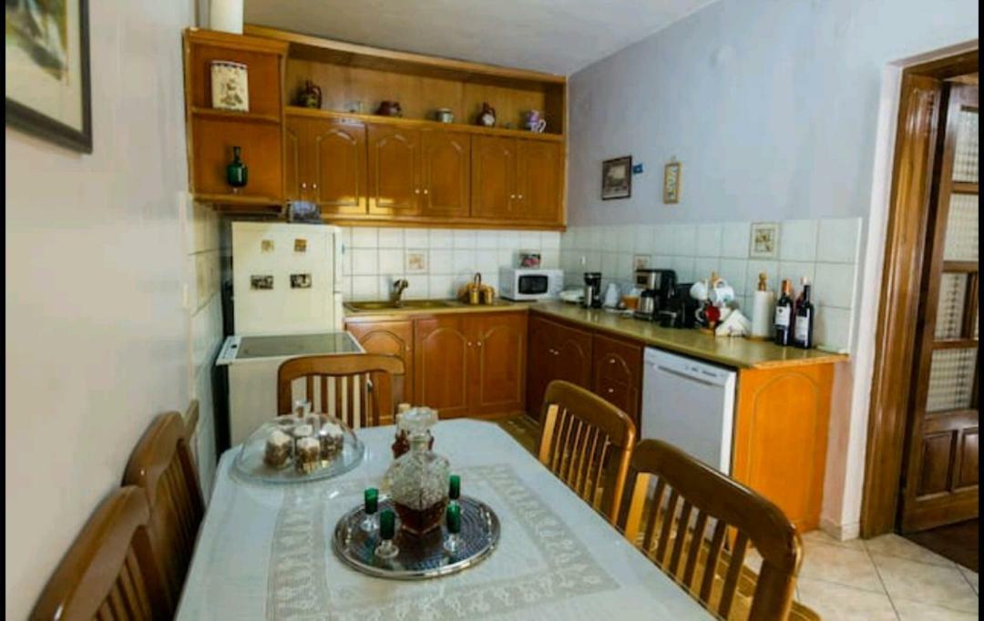Rodomelo House With Terrace - 4 Bedrooms Leonidio