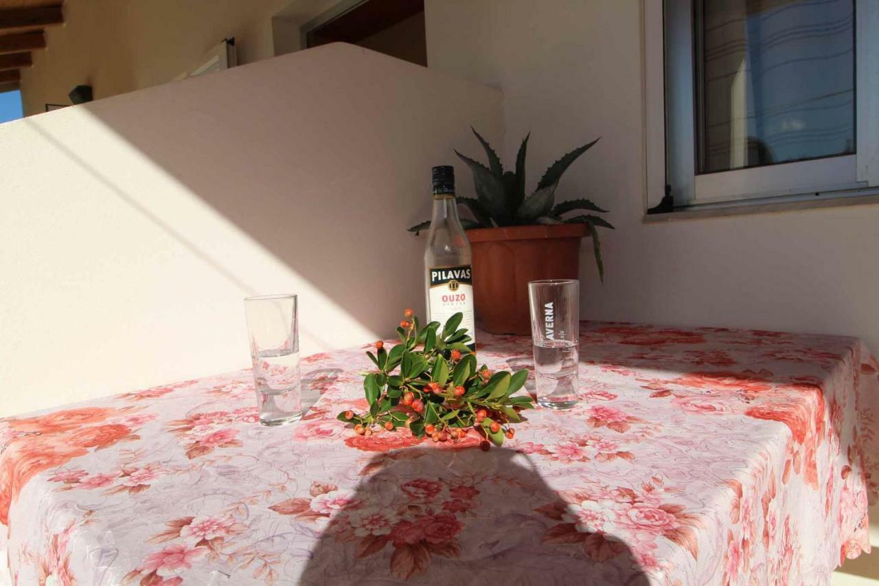 White House Pagoi * Agios Georgios Pagon