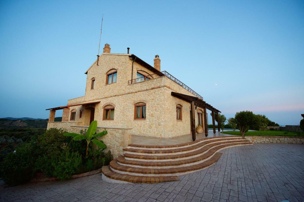 Petrino Villa Halikounas