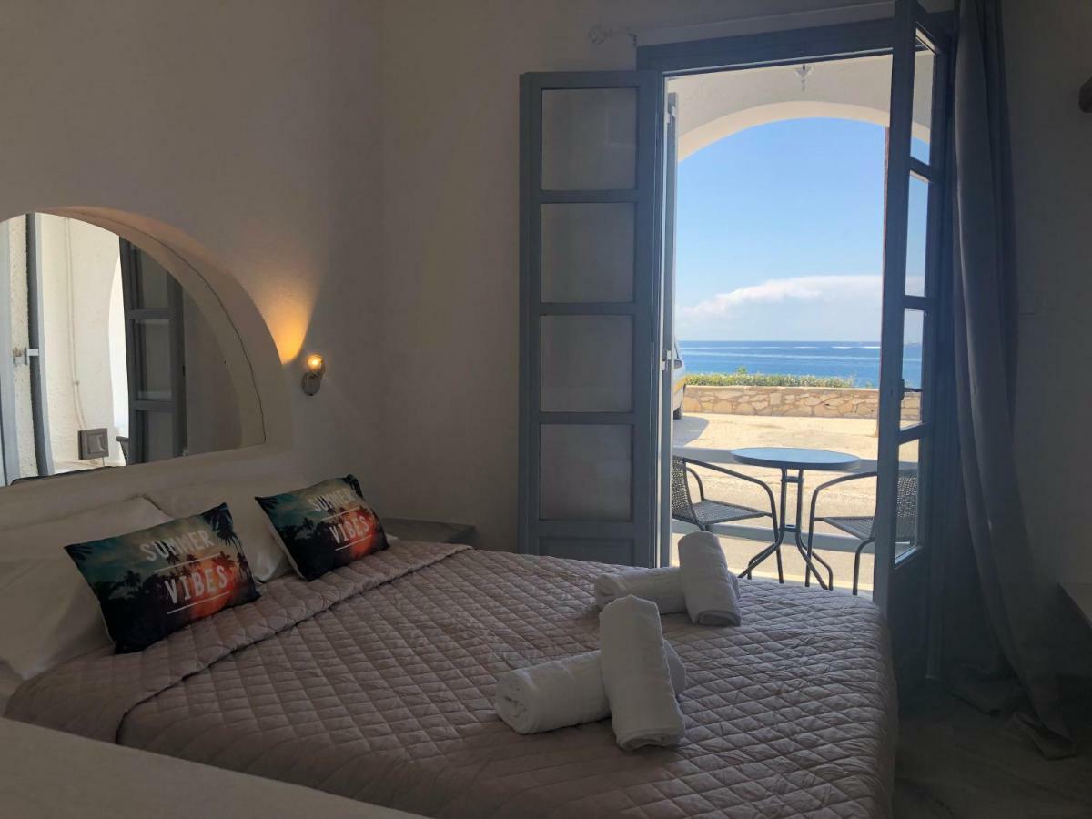 Santanna White * Parikia (Paros)