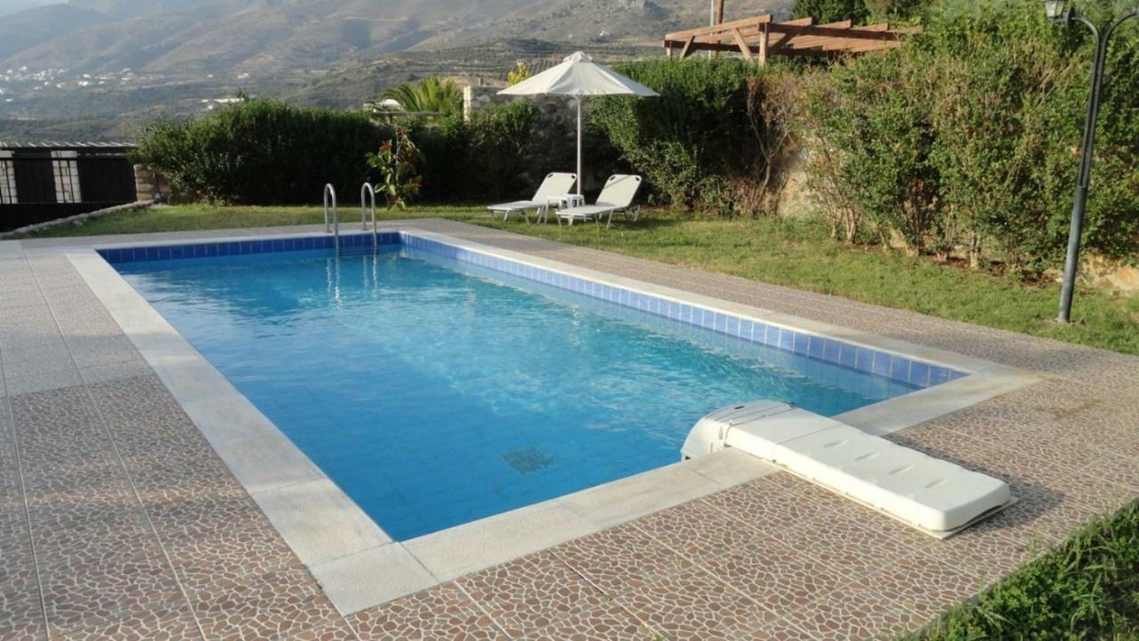 With A Pool In Lefkogia *