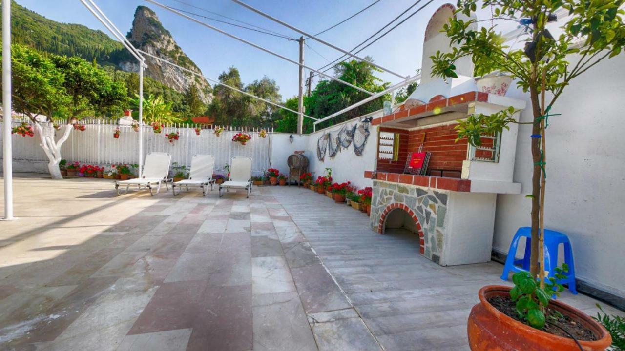 Feakia 2 Country house