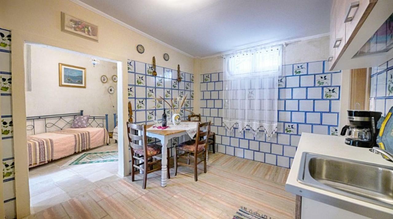 Feakia 2 Country house
