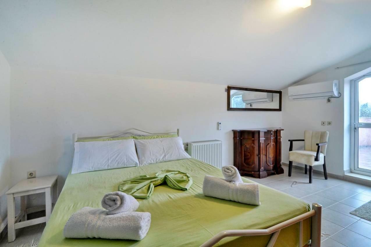Holiday home Kouris Chlomatiana