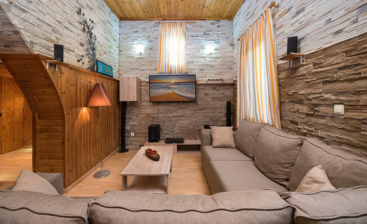 Sioutis House