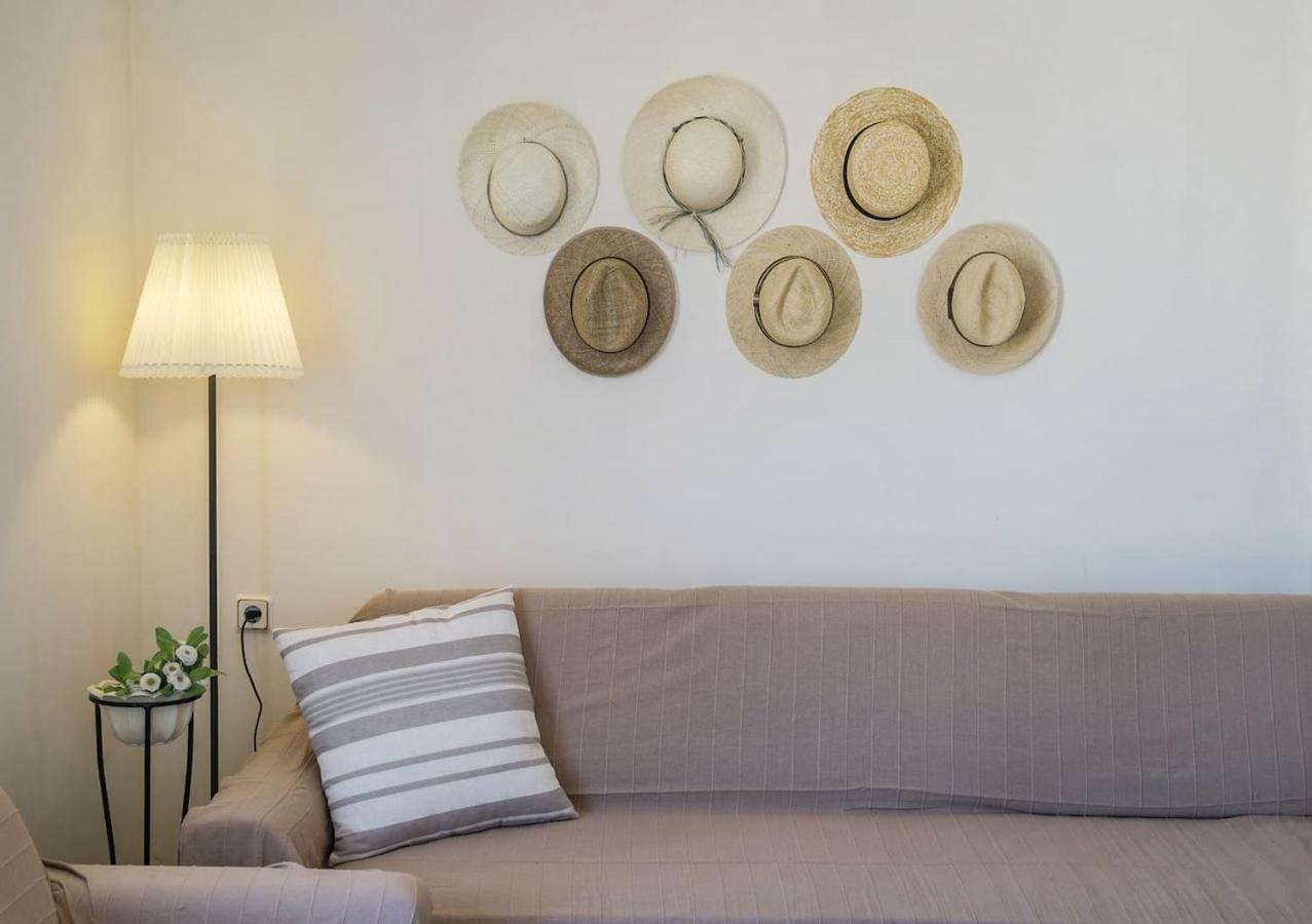 House Of Hats - Next To The Coast - * Karavomylos