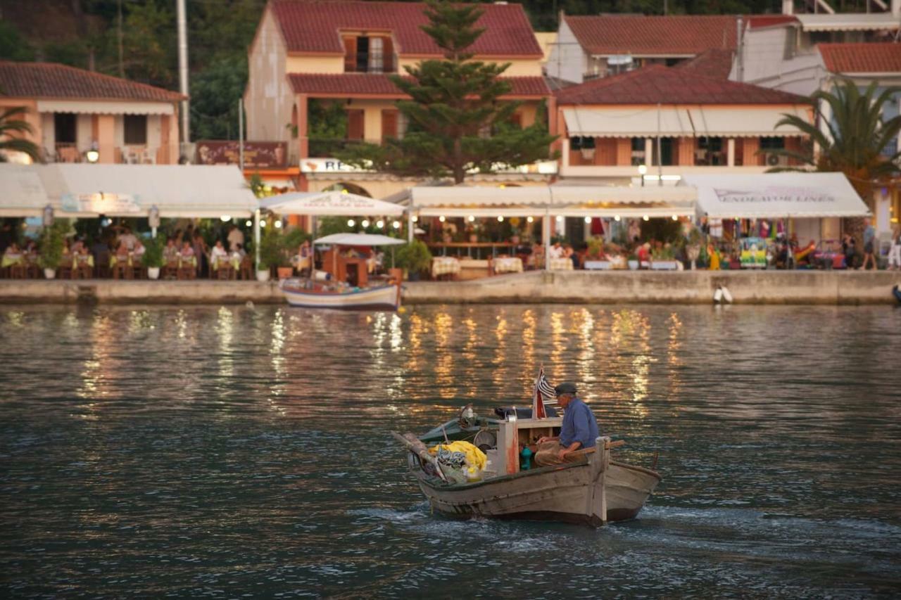 House Of Hats - Next To The Coast - Karavomylos