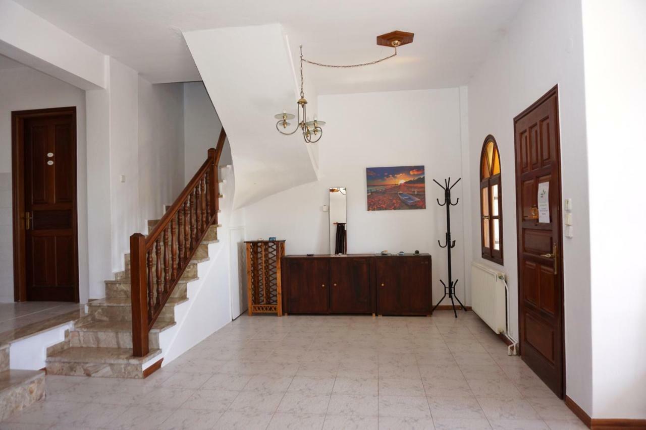 Elizabeth Athos Holiday home