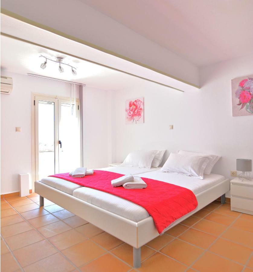 Ela Apartment Metaxata