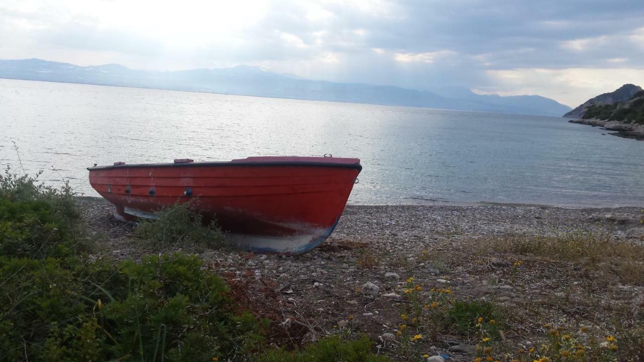 Beautiful House By The Sea,loutraki Skaloma. *