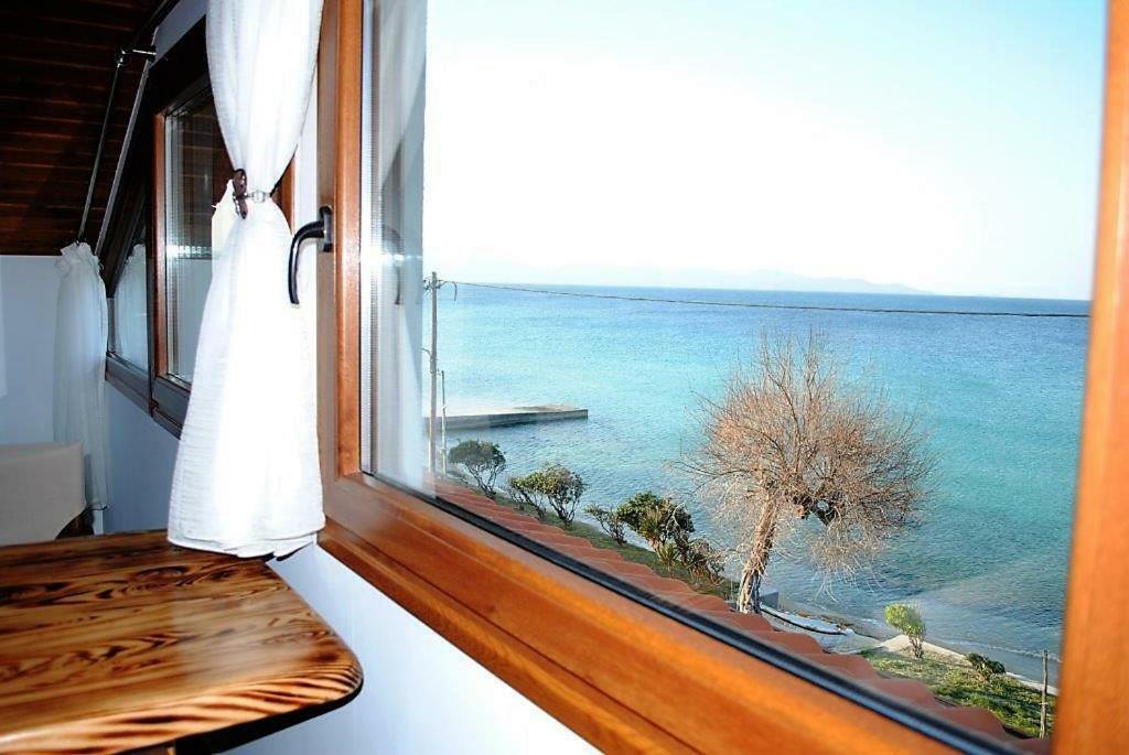 Golden Attic Apartment Nea Roda