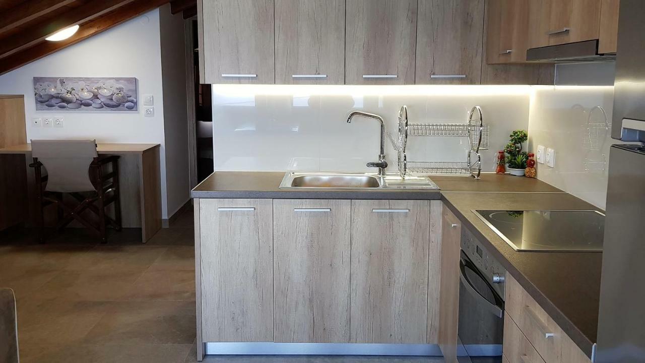 Golden Attic Apartment Nea Roda