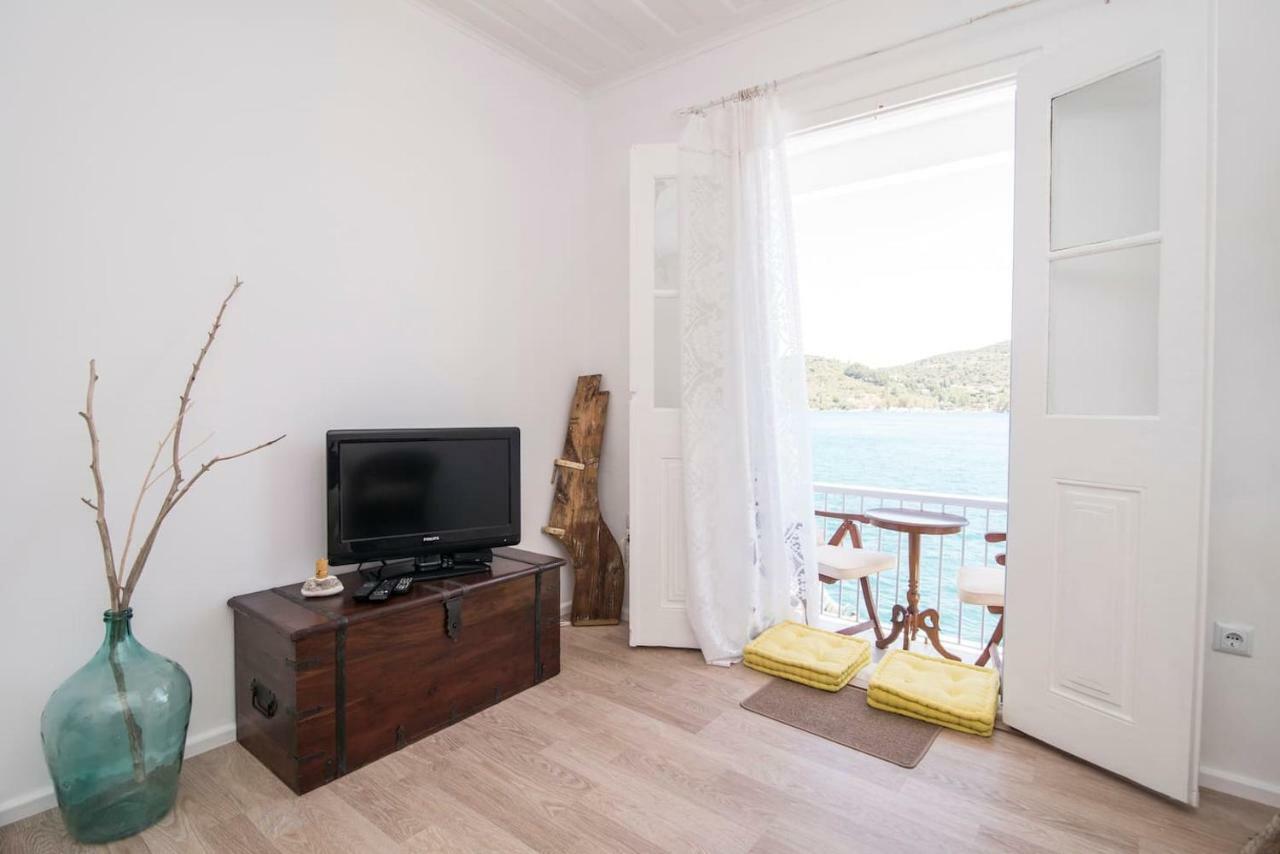 Cavos Seaside House