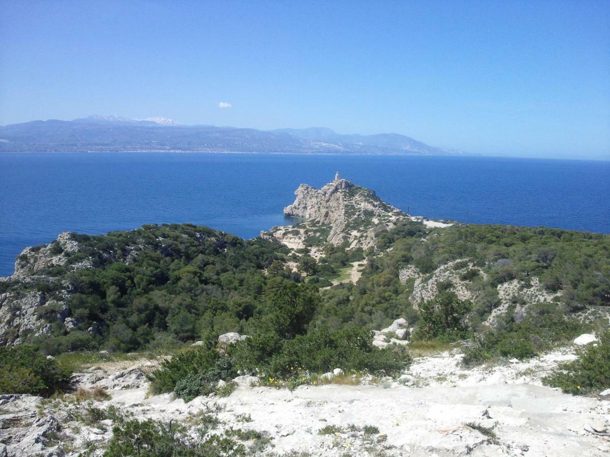 Beautiful House By The Sea,loutraki Skaloma. Holiday home *